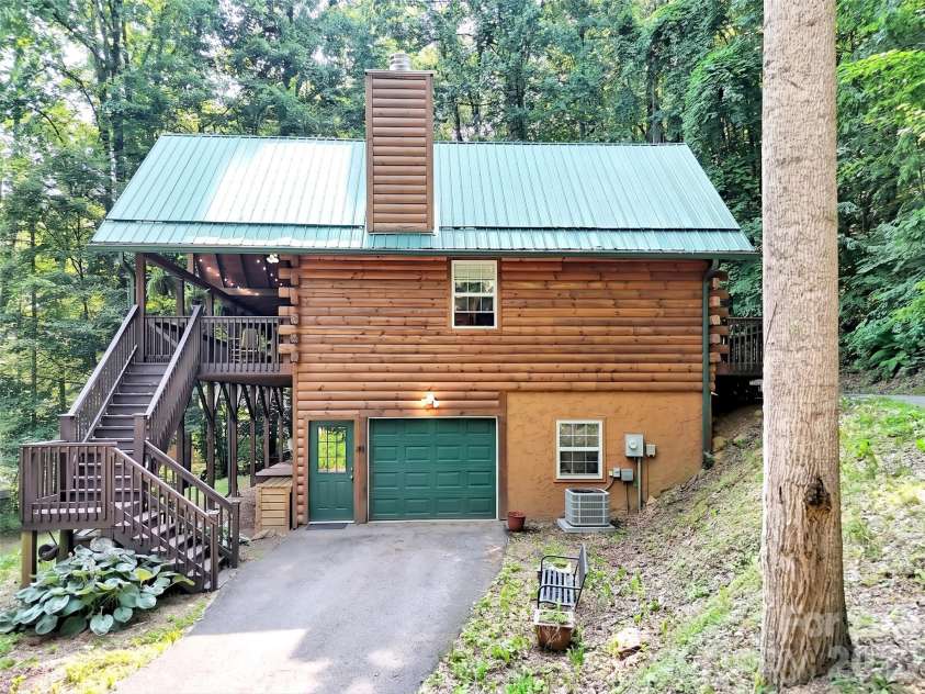 49 Brandywine Road, Waynesville, NC 28786.  MLS# CAR4395907, YatesRealty ID 34304. Drive to lower level/there is also one at top
