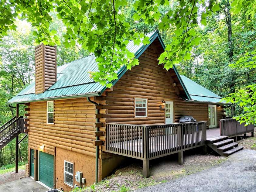 49 Brandywine Road, Waynesville, NC 28786.  MLS# CAR4395907, YatesRealty ID 34304. Easy drive to front door