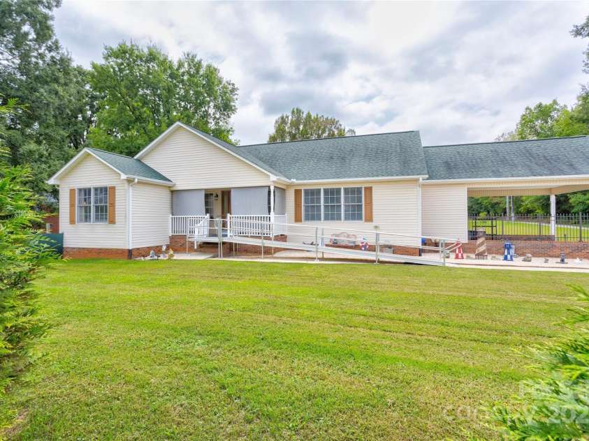 625 Fisher Street, Concord, NC 28027.  MLS# CAR4295907, YatesRealty ID 34304. 