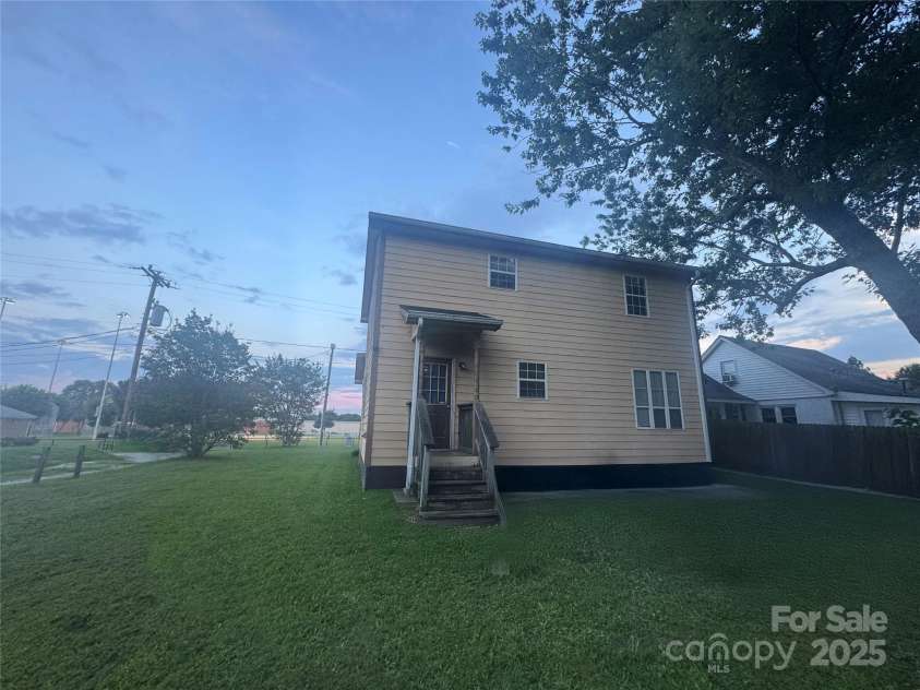 305 Mobley Street, Clover, SC 29710.  MLS# CAR4294240, YatesRealty ID 34305. 