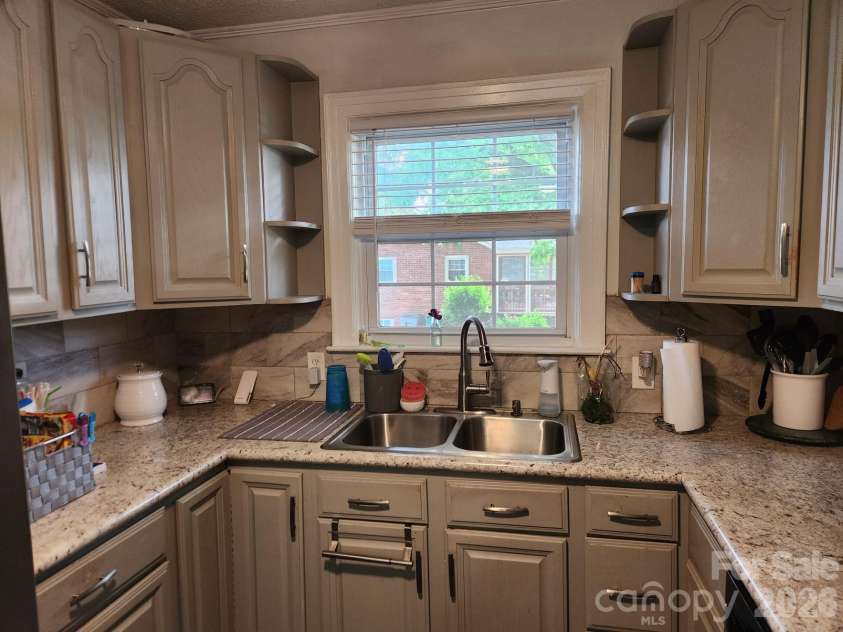 3922 Mcmillan Street, Charlotte, NC 28205.  MLS# CAR4377832, YatesRealty ID 34305. Pretty Kitchen Space