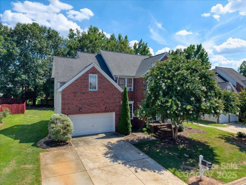 100 Birchleaf Lane, Greer, SC 29650.  MLS# CAR4294243, YatesRealty ID 34307. 