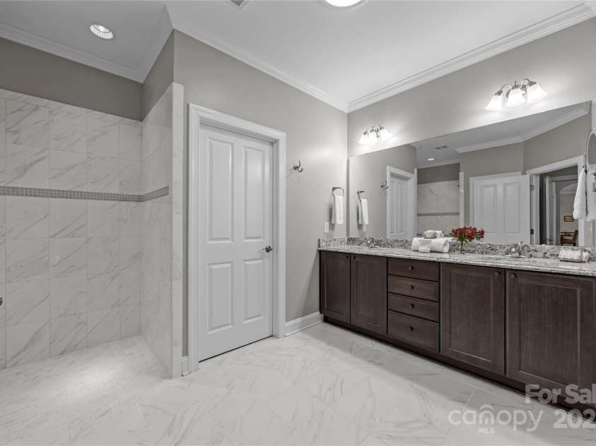 17112 Courtside Landing Drive, Cornelius, NC 28031.  MLS# CAR4263248, YatesRealty ID 34310. 