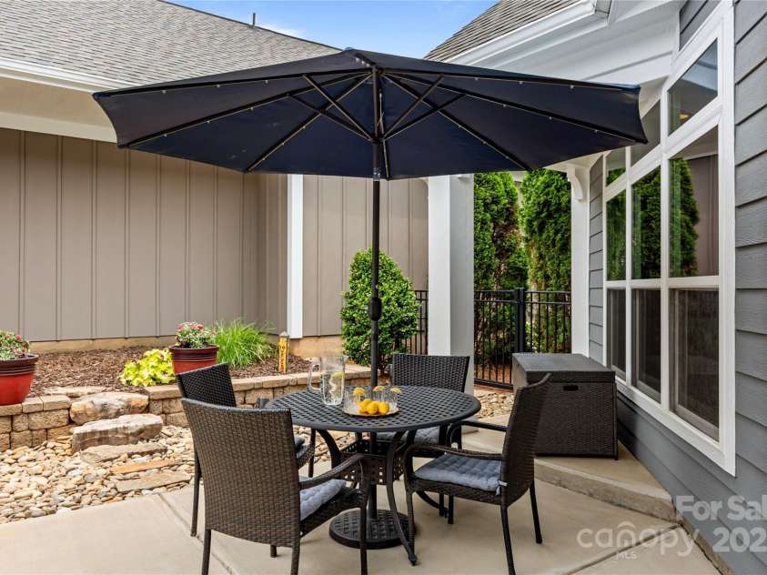 17112 Courtside Landing Drive, Cornelius, NC 28031.  MLS# CAR4263248, YatesRealty ID 34310. 