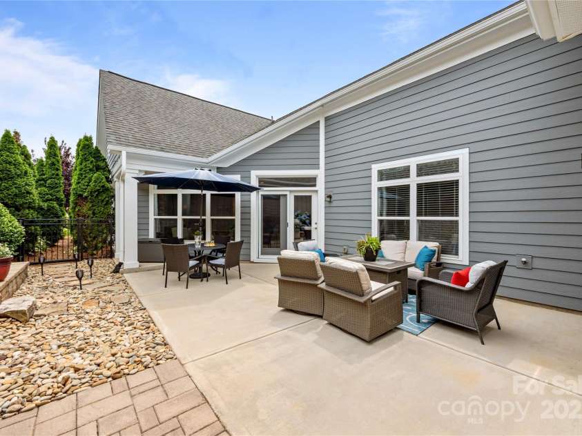 17112 Courtside Landing Drive, Cornelius, NC 28031.  MLS# CAR4263248, YatesRealty ID 34310. 