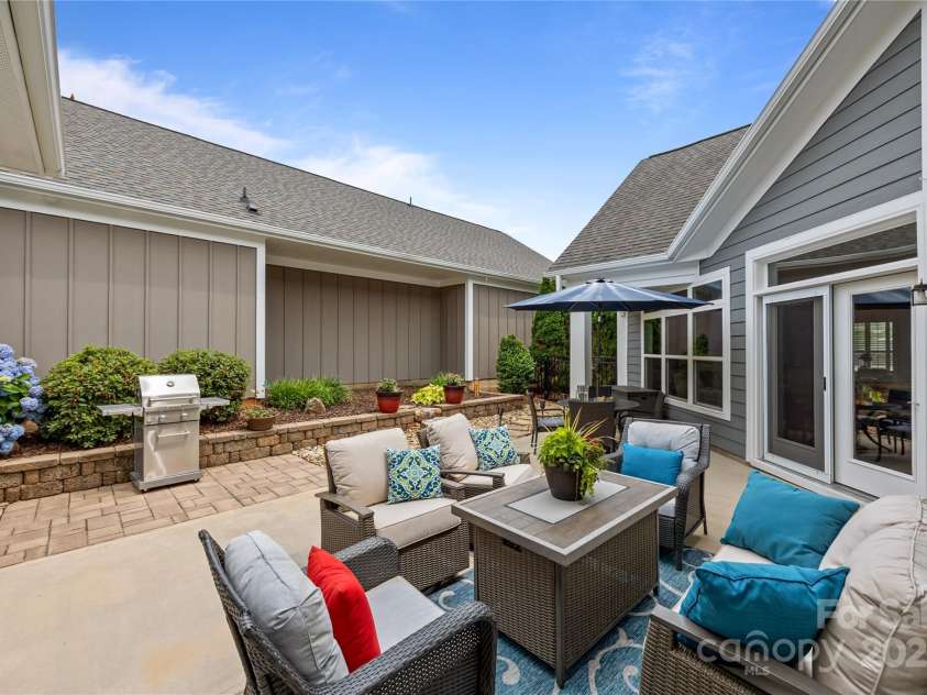 17112 Courtside Landing Drive, Cornelius, NC 28031.  MLS# CAR4263248, YatesRealty ID 34310. 