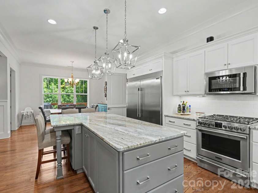 9560 Regent Drive, Davidson, NC 28036.  MLS# CAR4397866, YatesRealty ID 34310. Kitchen open to breakfast area