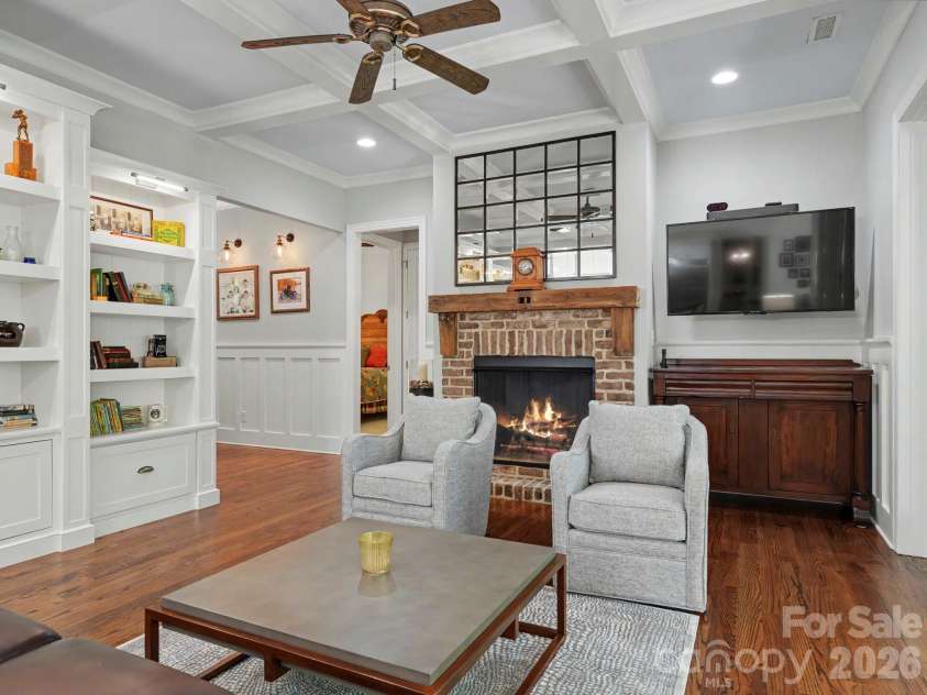9560 Regent Drive, Davidson, NC 28036.  MLS# CAR4397866, YatesRealty ID 34310. Large great room open to sunroom and kitchen