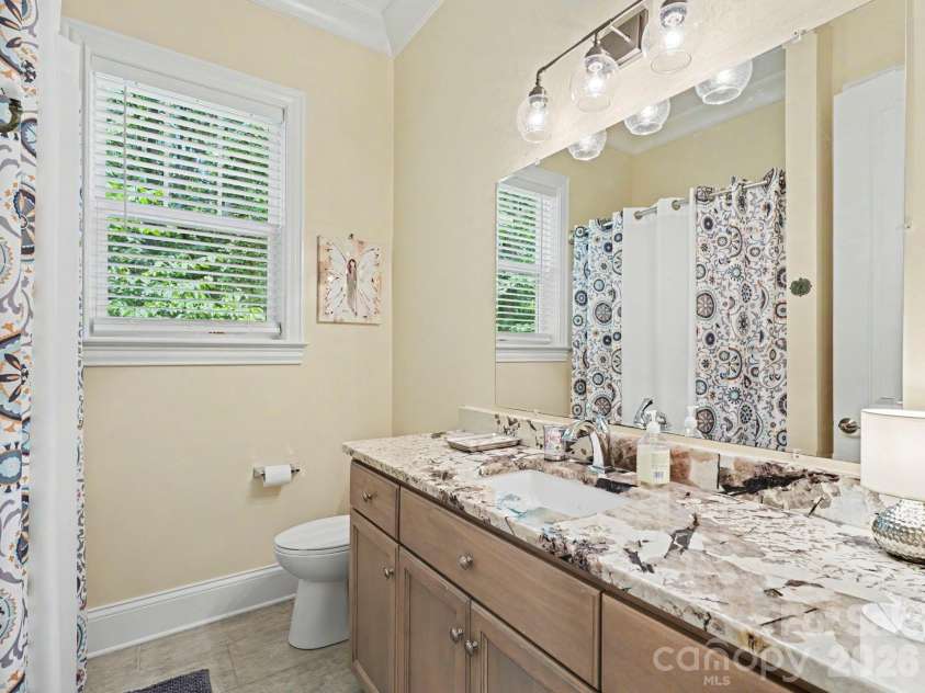 9560 Regent Drive, Davidson, NC 28036.  MLS# CAR4397866, YatesRealty ID 34310. Split bedroom plan with hall bath between bedrooms