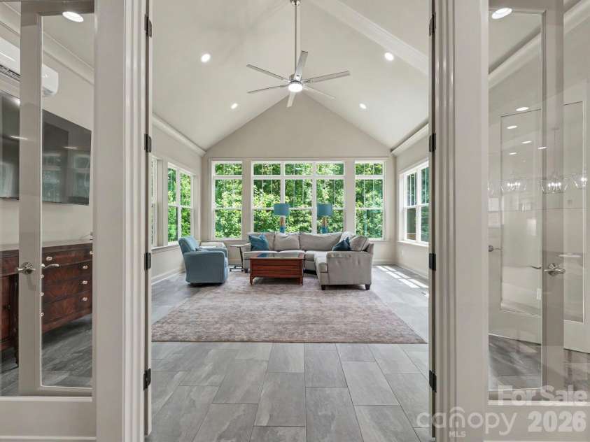 9560 Regent Drive, Davidson, NC 28036.  MLS# CAR4397866, YatesRealty ID 34310. Sunroom with lots of windows
