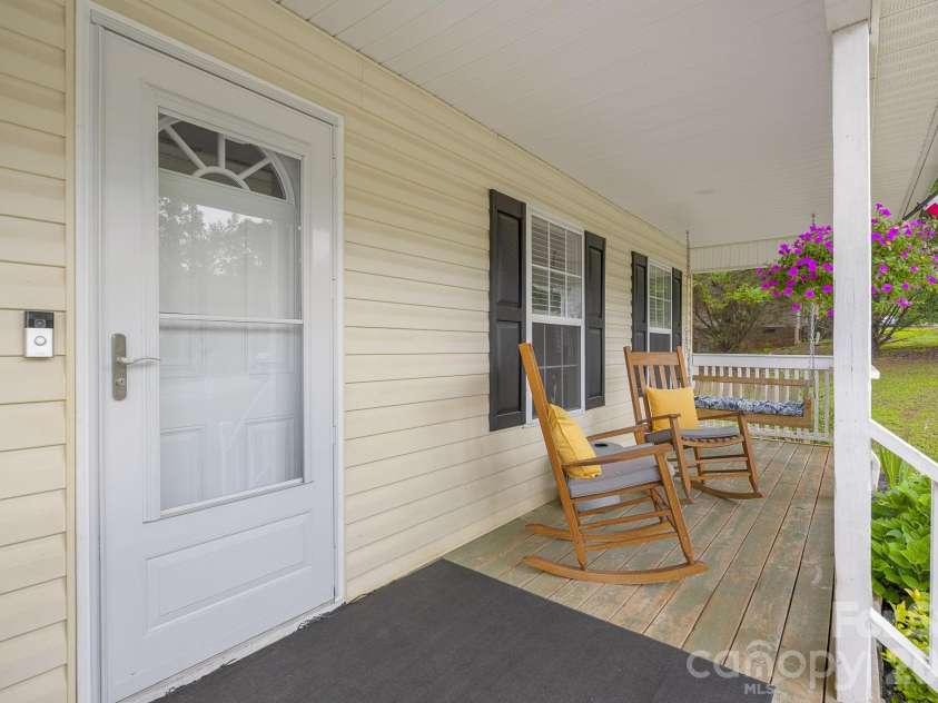 217 Lakewood Drive, Pickens, SC 29671.  MLS# CAR4395210, YatesRealty ID 34313. 