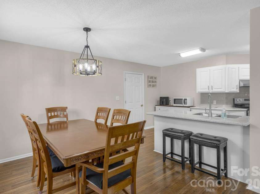217 Lakewood Drive, Pickens, SC 29671.  MLS# CAR4395210, YatesRealty ID 34313. 