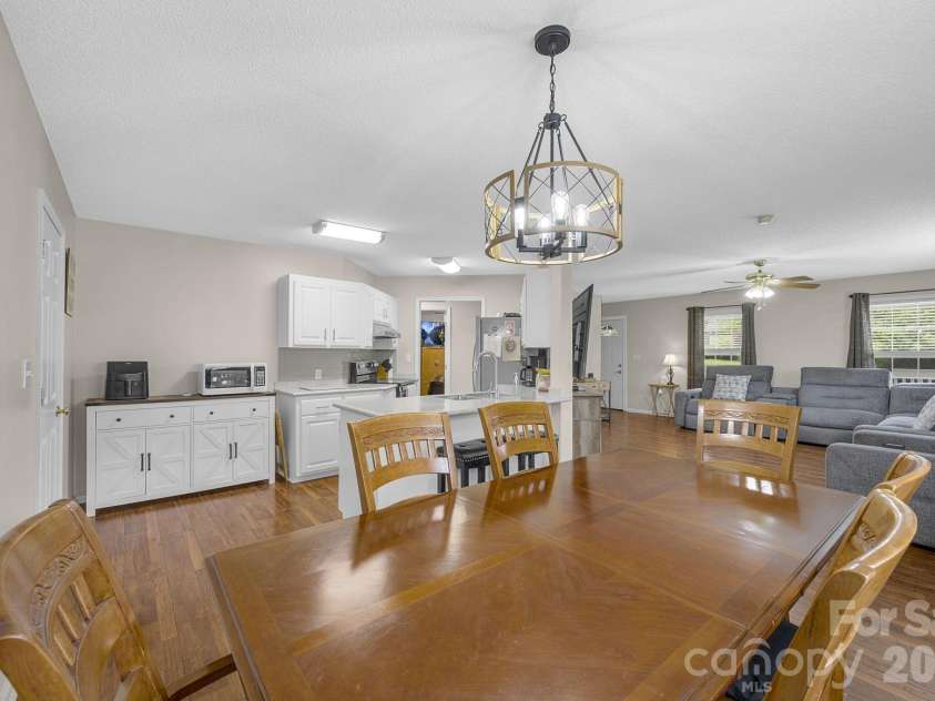 217 Lakewood Drive, Pickens, SC 29671.  MLS# CAR4395210, YatesRealty ID 34313. 