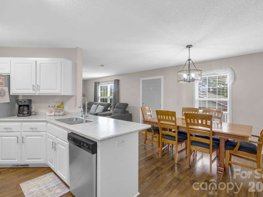 217 Lakewood Drive, Pickens, SC 29671.  MLS# CAR4395210, YatesRealty ID 34313. 