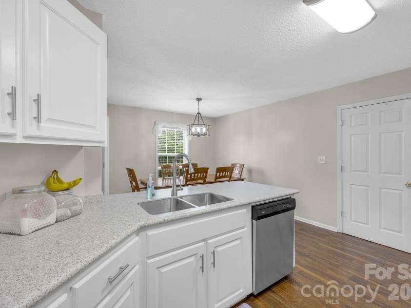 217 Lakewood Drive, Pickens, SC 29671.  MLS# CAR4395210, YatesRealty ID 34313. 
