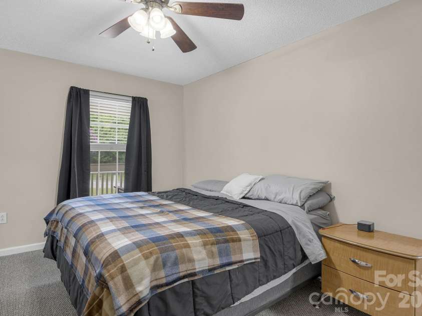 217 Lakewood Drive, Pickens, SC 29671.  MLS# CAR4395210, YatesRealty ID 34313. 
