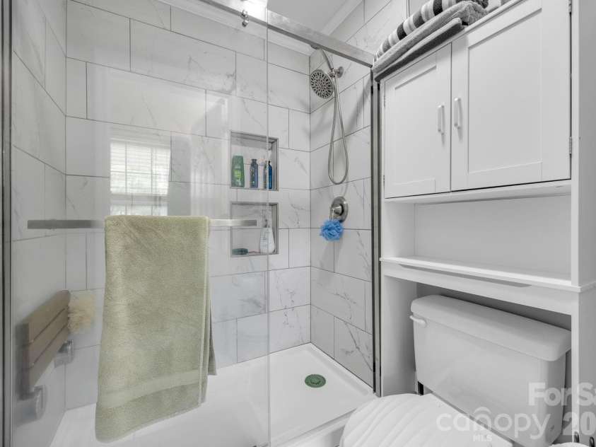 217 Lakewood Drive, Pickens, SC 29671.  MLS# CAR4395210, YatesRealty ID 34313. 