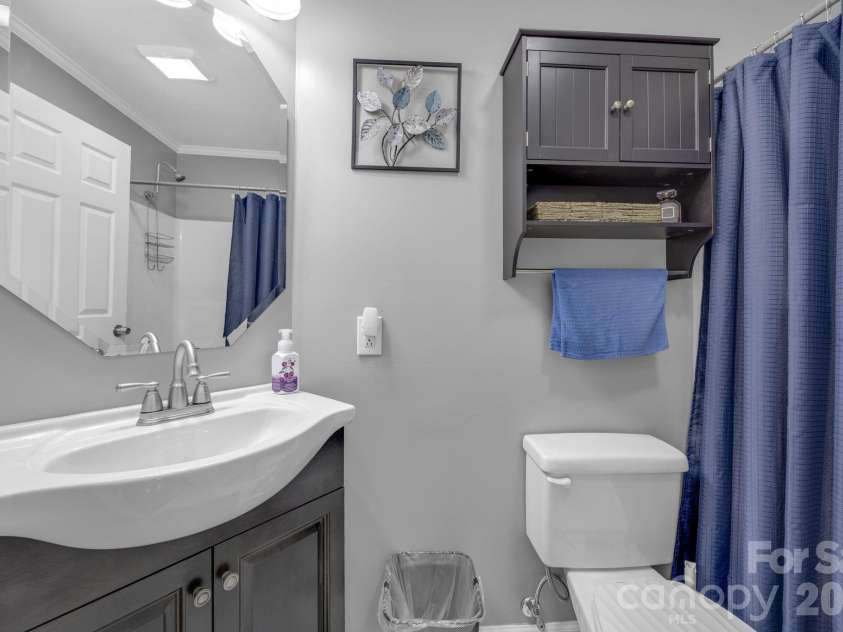 217 Lakewood Drive, Pickens, SC 29671.  MLS# CAR4395210, YatesRealty ID 34313. 