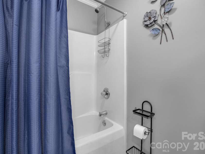 217 Lakewood Drive, Pickens, SC 29671.  MLS# CAR4395210, YatesRealty ID 34313. 