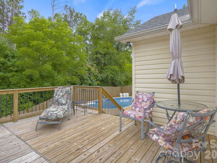 217 Lakewood Drive, Pickens, SC 29671.  MLS# CAR4395210, YatesRealty ID 34313. 