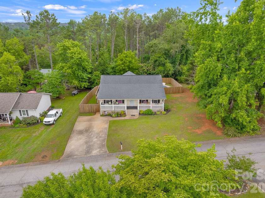 217 Lakewood Drive, Pickens, SC 29671.  MLS# CAR4395210, YatesRealty ID 34313. 