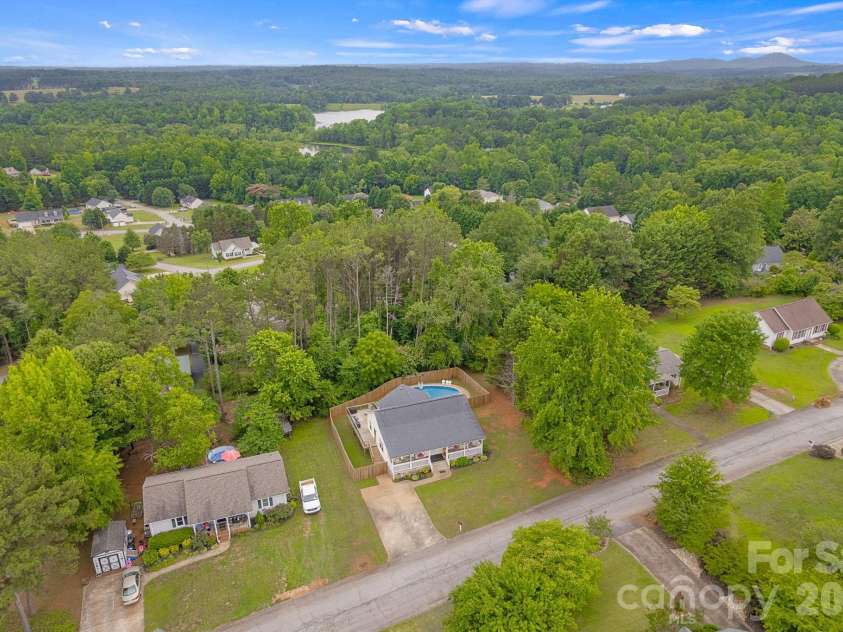 217 Lakewood Drive, Pickens, SC 29671.  MLS# CAR4395210, YatesRealty ID 34313. 