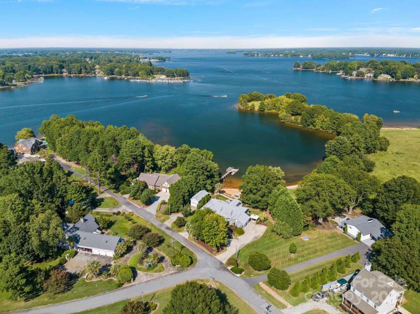 1350 Strawberry Lane, Denver, NC 28037.  MLS# CAR4293341, YatesRealty ID 34314. 