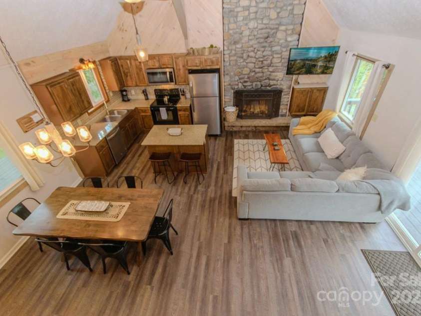 114 Locust Ridge Road, Beech Mountain, NC 28604.  MLS# CAR4295820, YatesRealty ID 34315. 