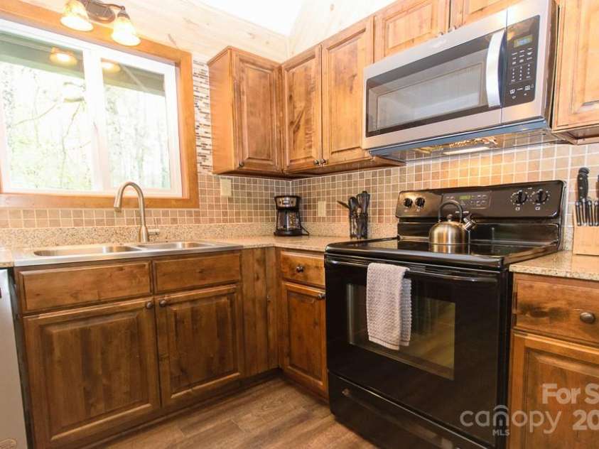 114 Locust Ridge Road, Beech Mountain, NC 28604.  MLS# CAR4295820, YatesRealty ID 34315. 