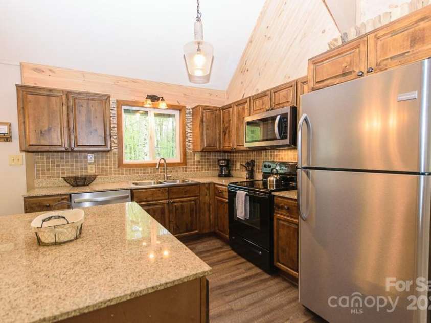 114 Locust Ridge Road, Beech Mountain, NC 28604.  MLS# CAR4295820, YatesRealty ID 34315. 