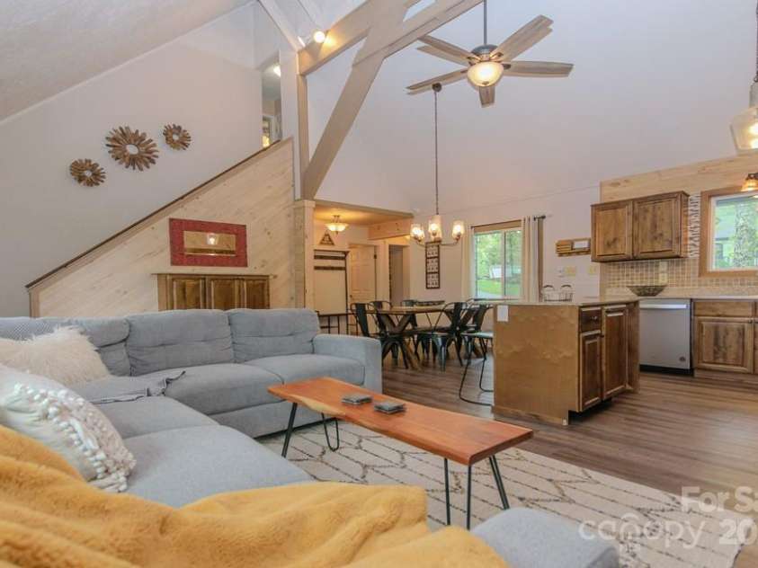 114 Locust Ridge Road, Beech Mountain, NC 28604.  MLS# CAR4295820, YatesRealty ID 34315. 