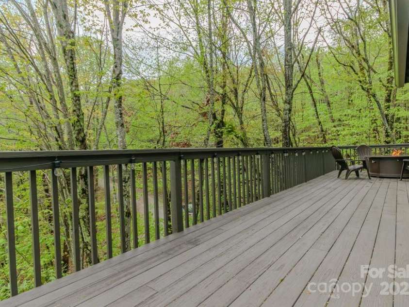 114 Locust Ridge Road, Beech Mountain, NC 28604.  MLS# CAR4295820, YatesRealty ID 34315. Back deck on main level