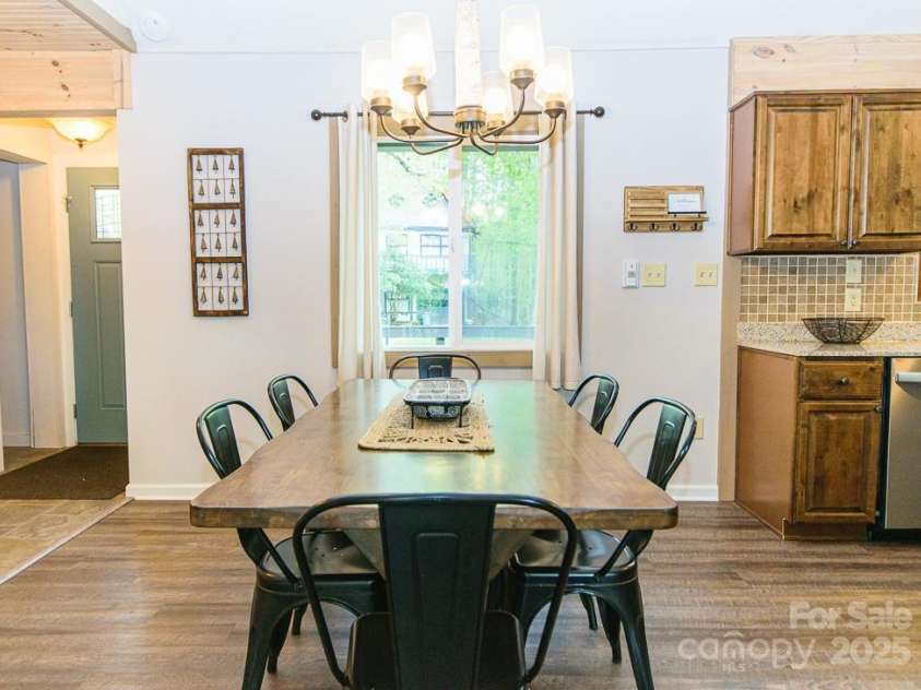 114 Locust Ridge Road, Beech Mountain, NC 28604.  MLS# CAR4295820, YatesRealty ID 34315. Dining area
