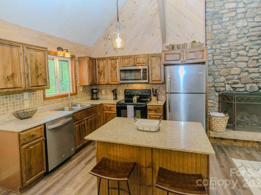 114 Locust Ridge Road, Beech Mountain, NC 28604.  MLS# CAR4295820, YatesRealty ID 34315. Kitchen with island