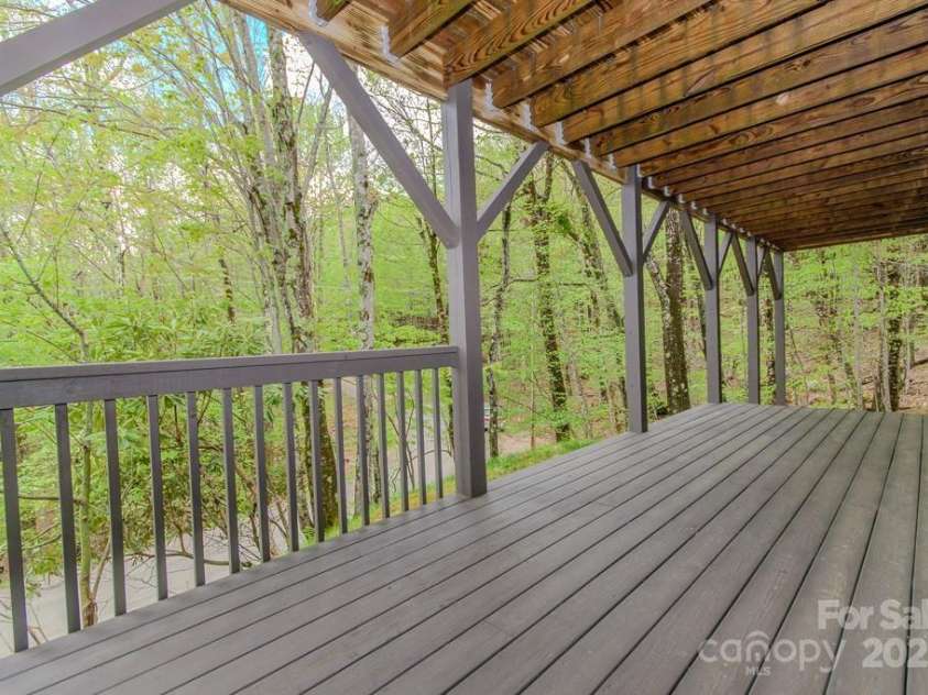 114 Locust Ridge Road, Beech Mountain, NC 28604.  MLS# CAR4295820, YatesRealty ID 34315. Lower level deck
