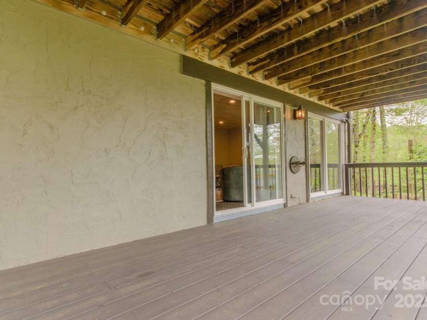 114 Locust Ridge Road, Beech Mountain, NC 28604.  MLS# CAR4295820, YatesRealty ID 34315. Lower level deck