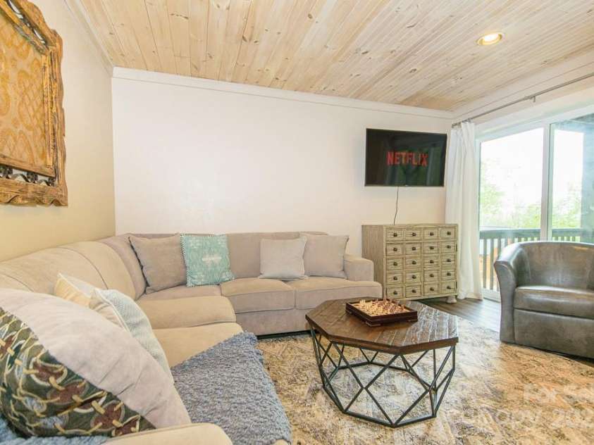 114 Locust Ridge Road, Beech Mountain, NC 28604.  MLS# CAR4295820, YatesRealty ID 34315. Lower level den/ game room