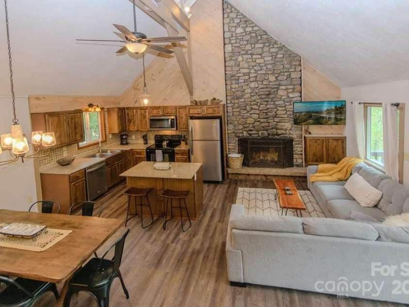 114 Locust Ridge Road, Beech Mountain, NC 28604.  MLS# CAR4295820, YatesRealty ID 34315. Open concept main floor living area