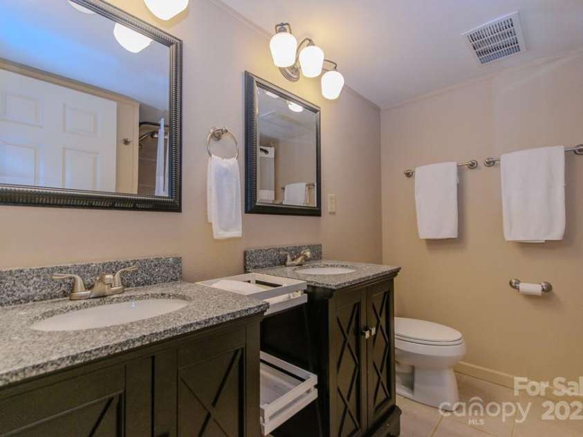 114 Locust Ridge Road, Beech Mountain, NC 28604.  MLS# CAR4295820, YatesRealty ID 34315. Primary ensuite bathroom