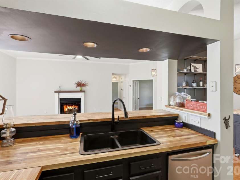 14848 Rothwell Drive, Mint Hill, NC 28227.  MLS# CAR4397392, YatesRealty ID 34316. 