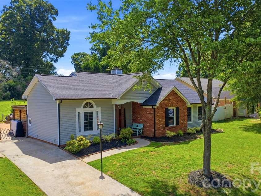 14848 Rothwell Drive, Mint Hill, NC 28227.  MLS# CAR4397392, YatesRealty ID 34316. 