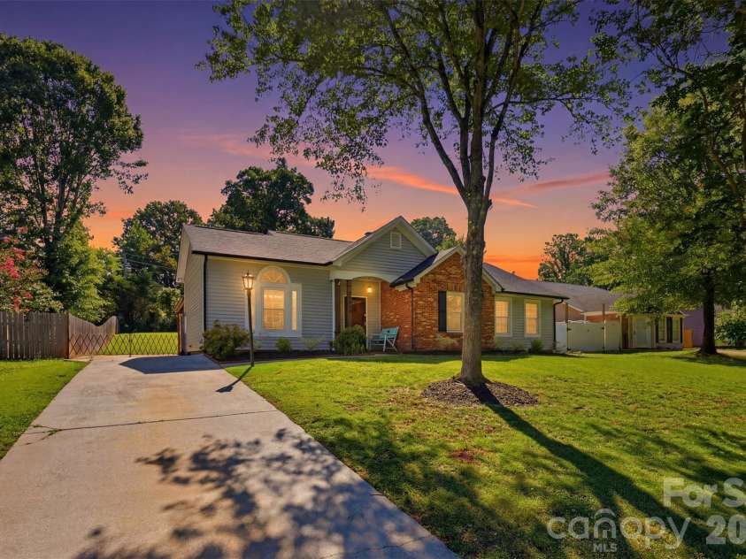 14848 Rothwell Drive, Mint Hill, NC 28227.  MLS# CAR4397392, YatesRealty ID 34316. 