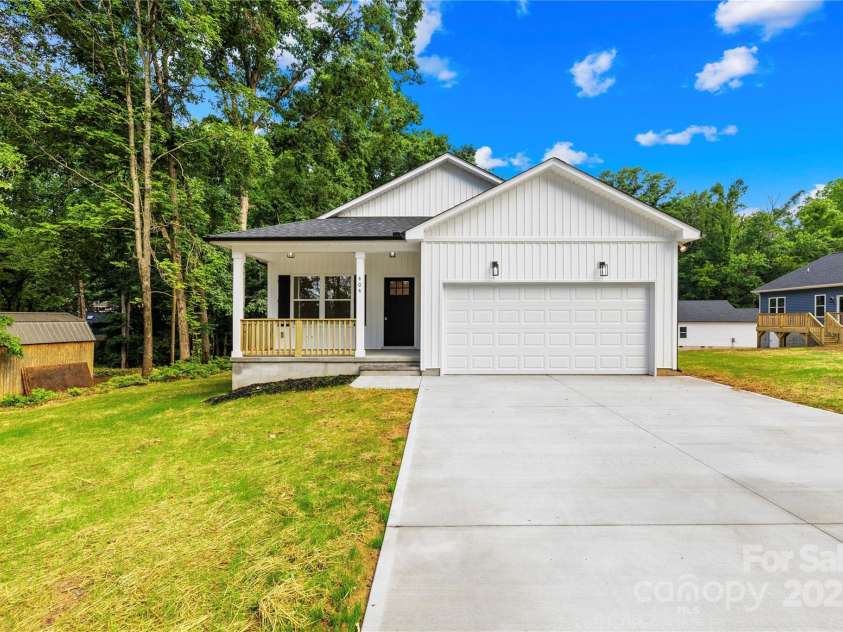 404 Greenbriar Road, Statesville, NC 28625.  MLS# CAR4250661, YatesRealty ID 34317. 