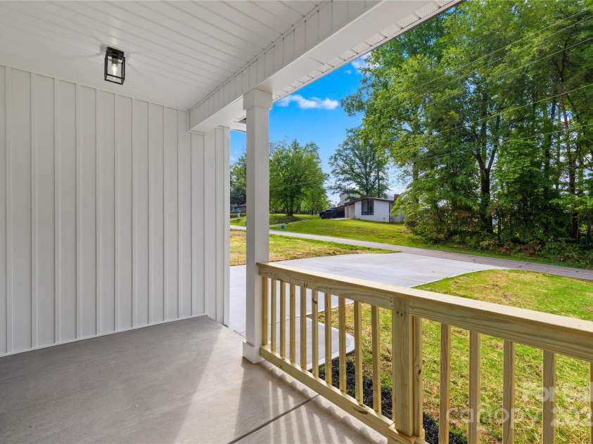 404 Greenbriar Road, Statesville, NC 28625.  MLS# CAR4250661, YatesRealty ID 34317. 