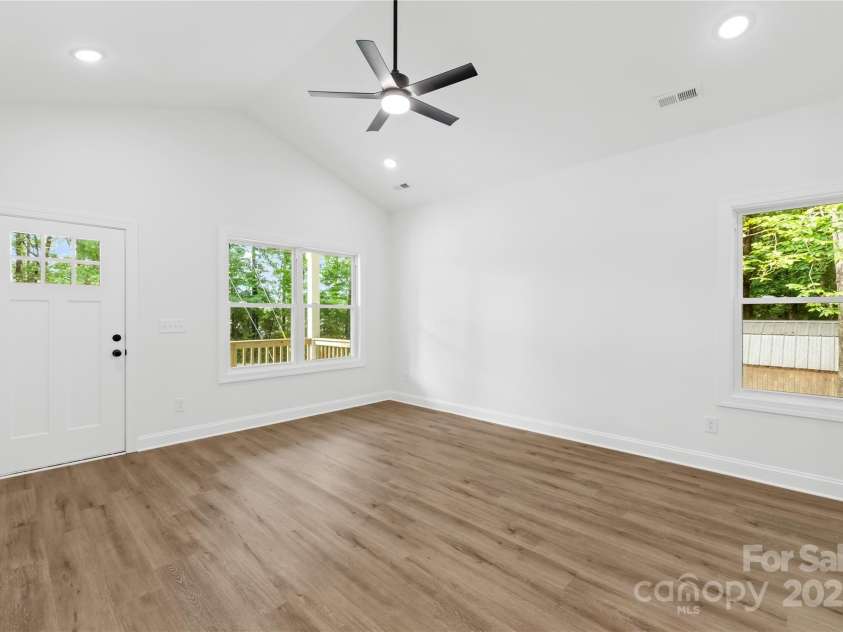404 Greenbriar Road, Statesville, NC 28625.  MLS# CAR4250661, YatesRealty ID 34317. 
