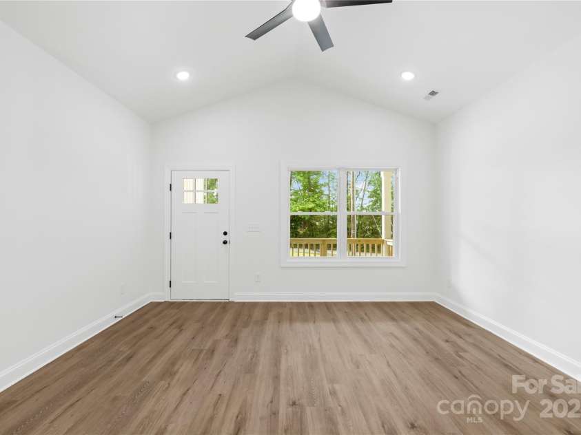 404 Greenbriar Road, Statesville, NC 28625.  MLS# CAR4250661, YatesRealty ID 34317. 