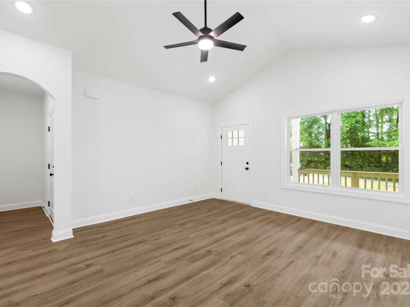 404 Greenbriar Road, Statesville, NC 28625.  MLS# CAR4250661, YatesRealty ID 34317. 