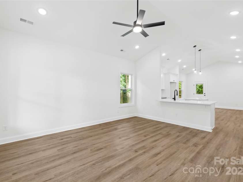 404 Greenbriar Road, Statesville, NC 28625.  MLS# CAR4250661, YatesRealty ID 34317. 
