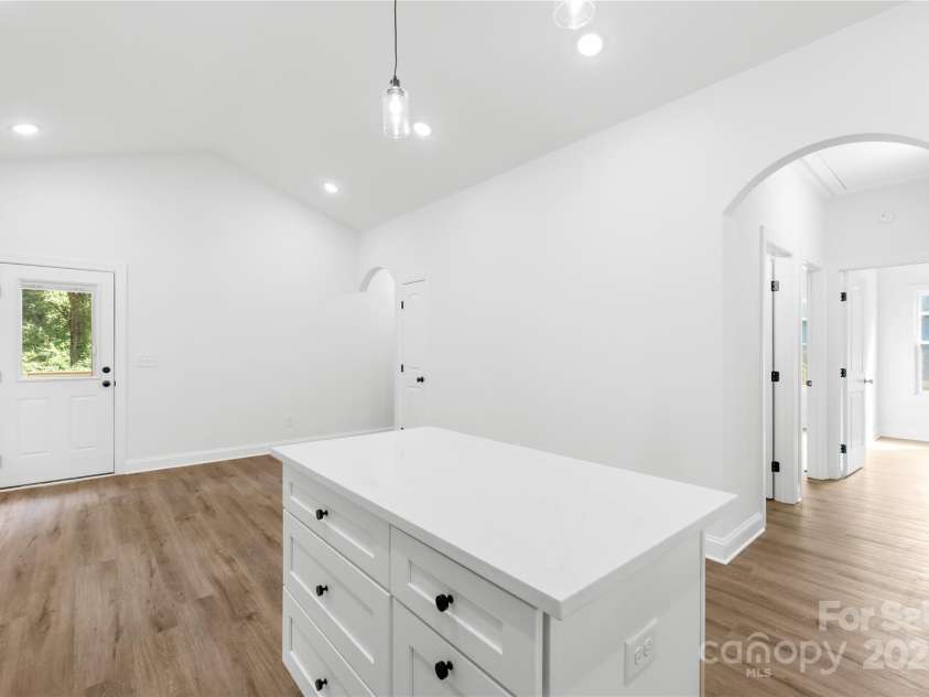 404 Greenbriar Road, Statesville, NC 28625.  MLS# CAR4250661, YatesRealty ID 34317. 
