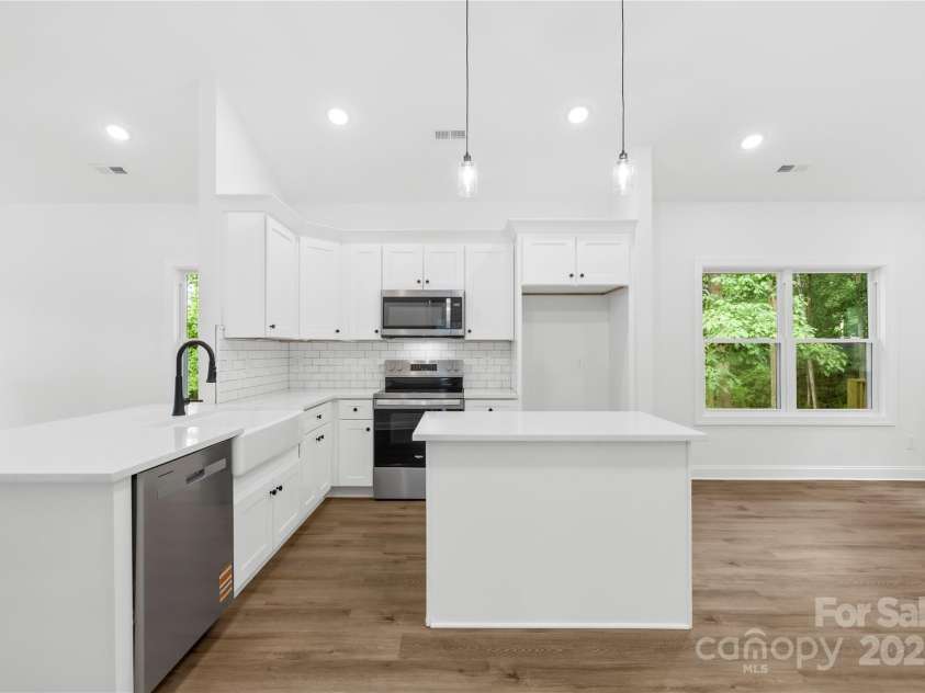 404 Greenbriar Road, Statesville, NC 28625.  MLS# CAR4250661, YatesRealty ID 34317. 